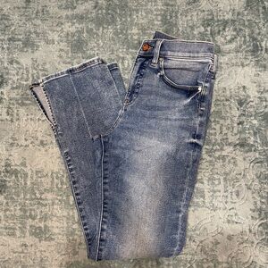 Express Women's Skyscraper Mid rise Jeans size 4 short